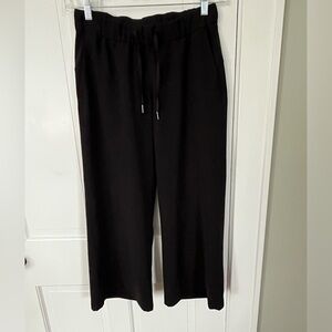 Lululemon Black Loose Fitting Ankle Length Pull on Pants Elastic Waist Ties 6